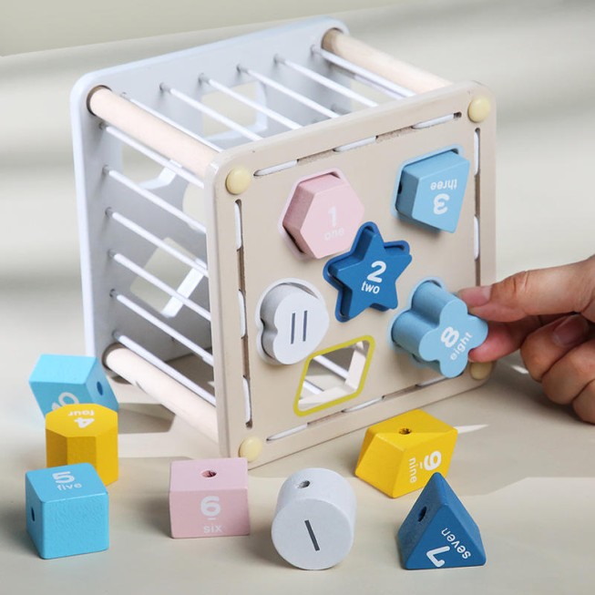 Simple shape sorting educational toy