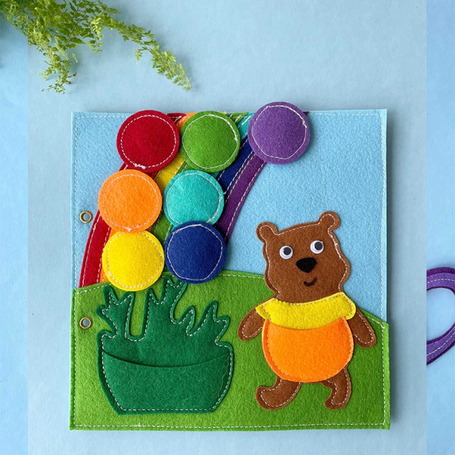 Lightweight educational children's felt activity board